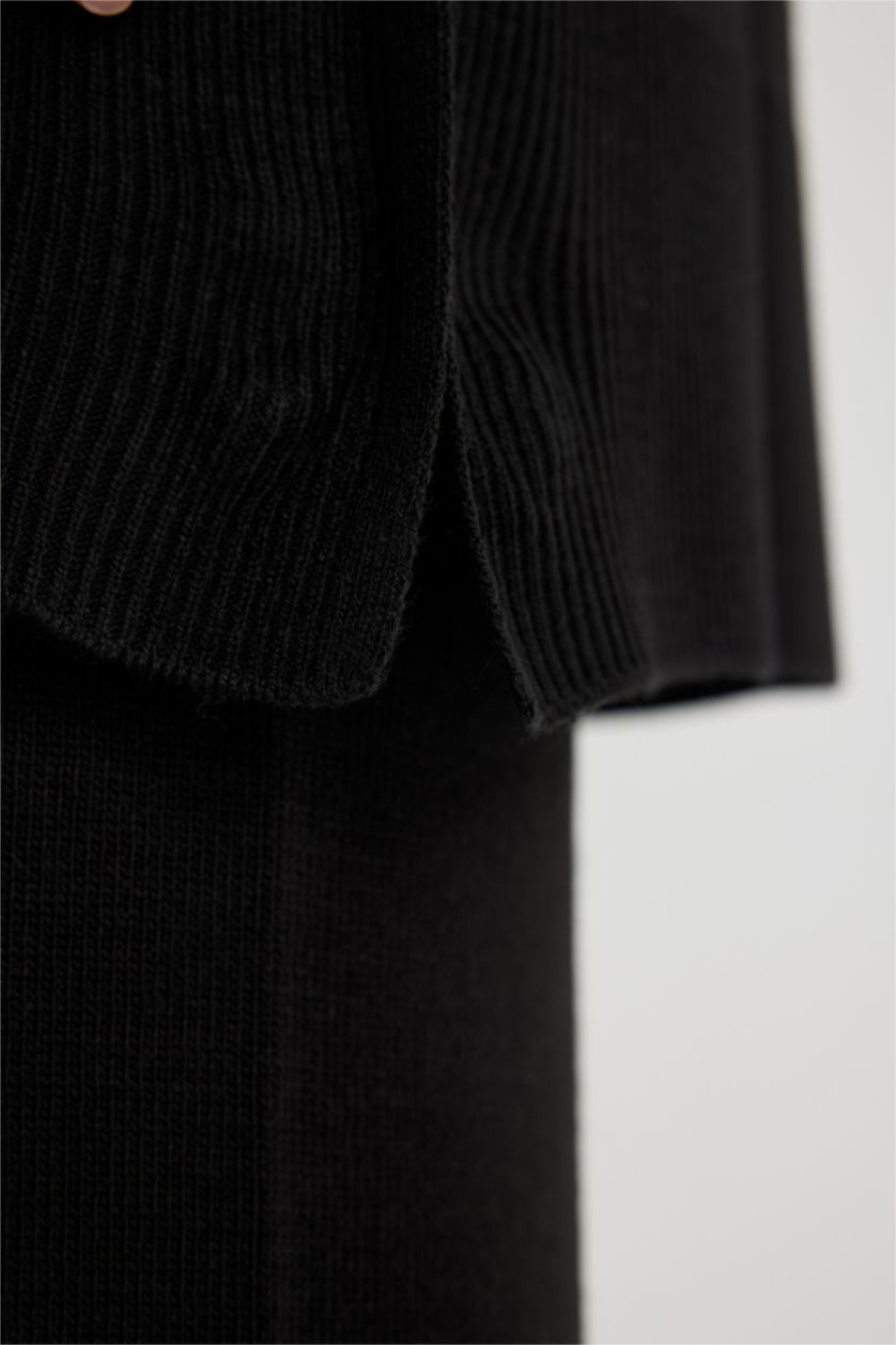 Kadın Siyah Relax Fit Çizgili Balıkçı Yaka Yırtmaçlı Triko Kazak Tunik