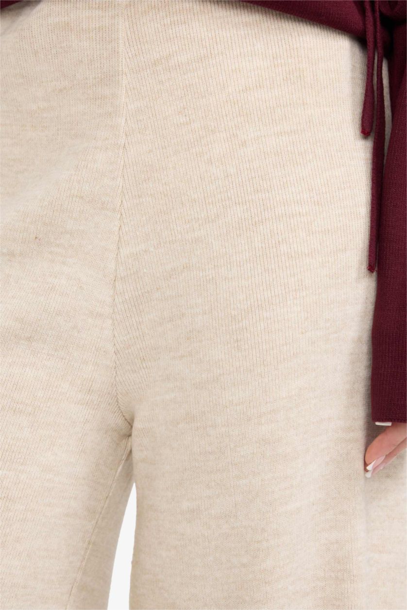 Kadın Ekru Relax Fit Triko Pantolon Basic Düz Beli Lastikli Geniş Paça