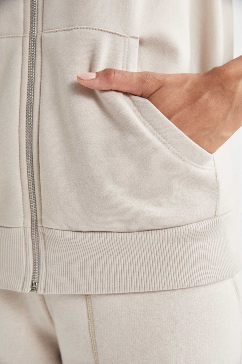 نساء اللون الرملي سويتر قماش رقيق قصة عادية