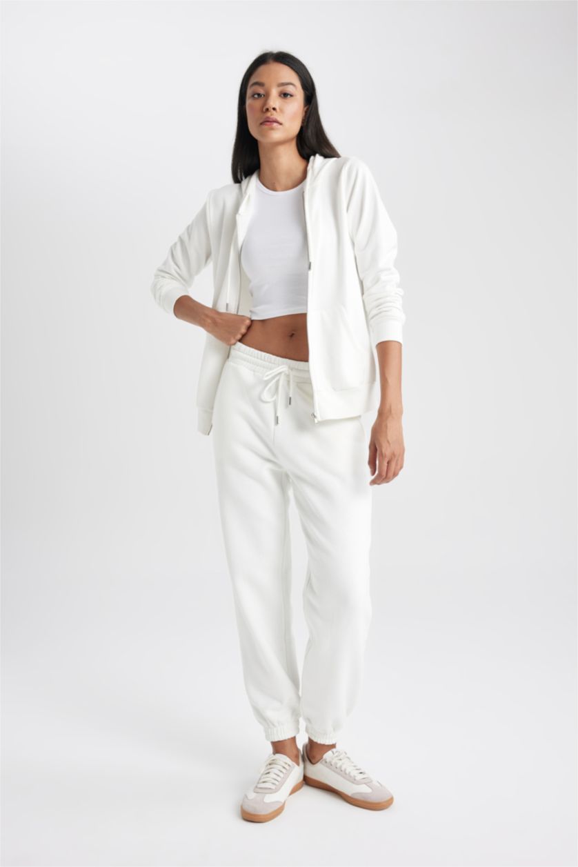 نساء بيج فاتح سويتر قماش رقيق قصة عادية