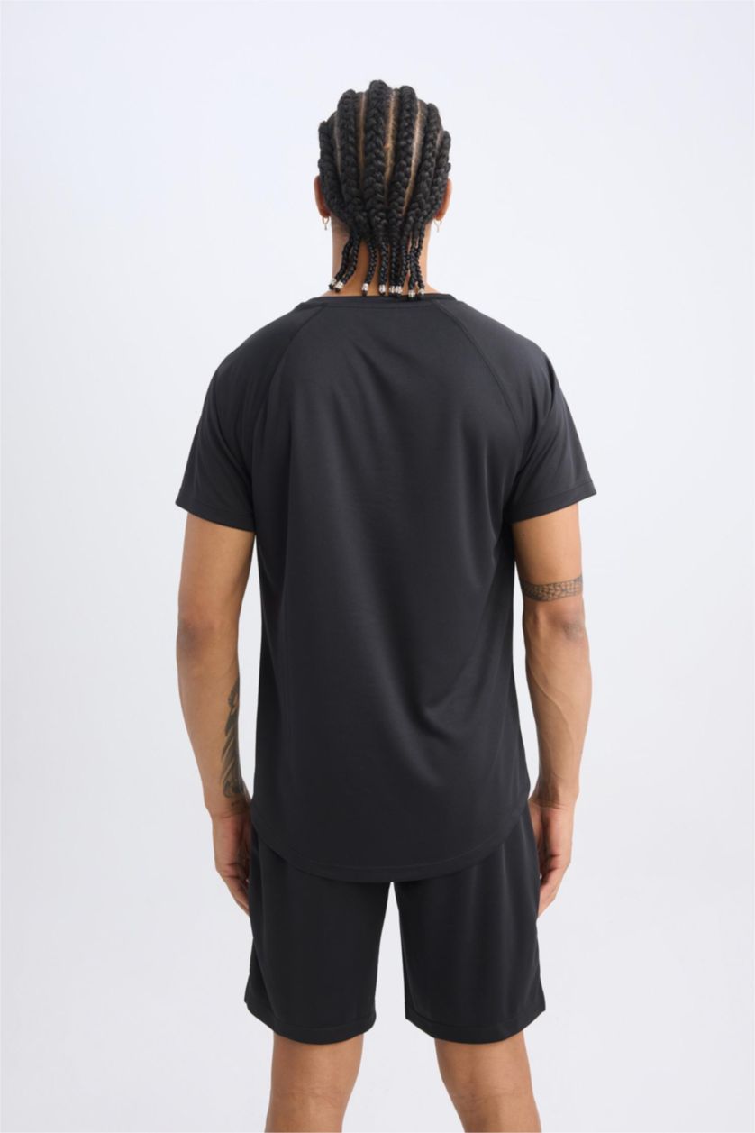 رجال أسود تيشيرت رياضي نص كم سليم فيت من DeFactoFit