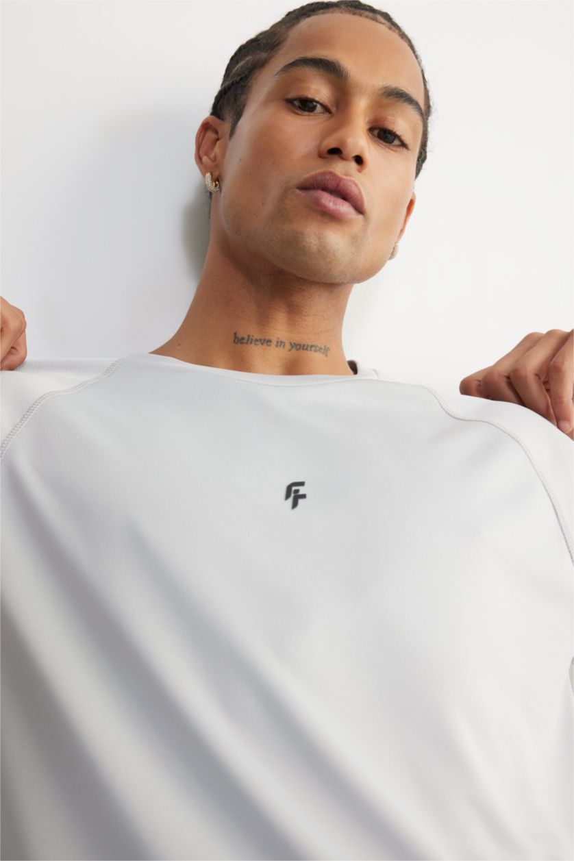 Erkek Açık Gri Hızlı Kuruyan Slim Fit Dar Kesim Bisiklet Yaka Baskılı Sporcu Kısa Kollu Tişört