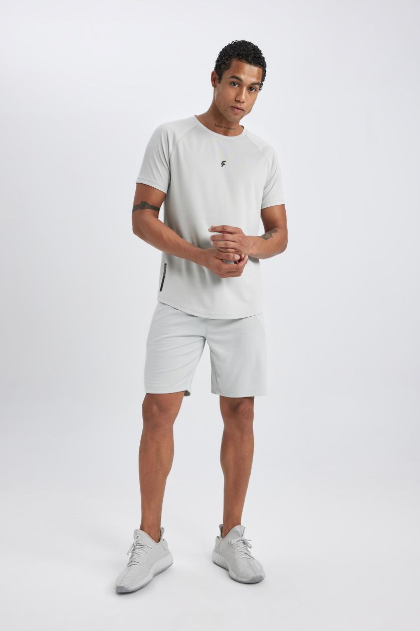 Erkek Açık Gri DeFactoFit Slim Fit Dar Kesim Sporcu Standart Paça Şort