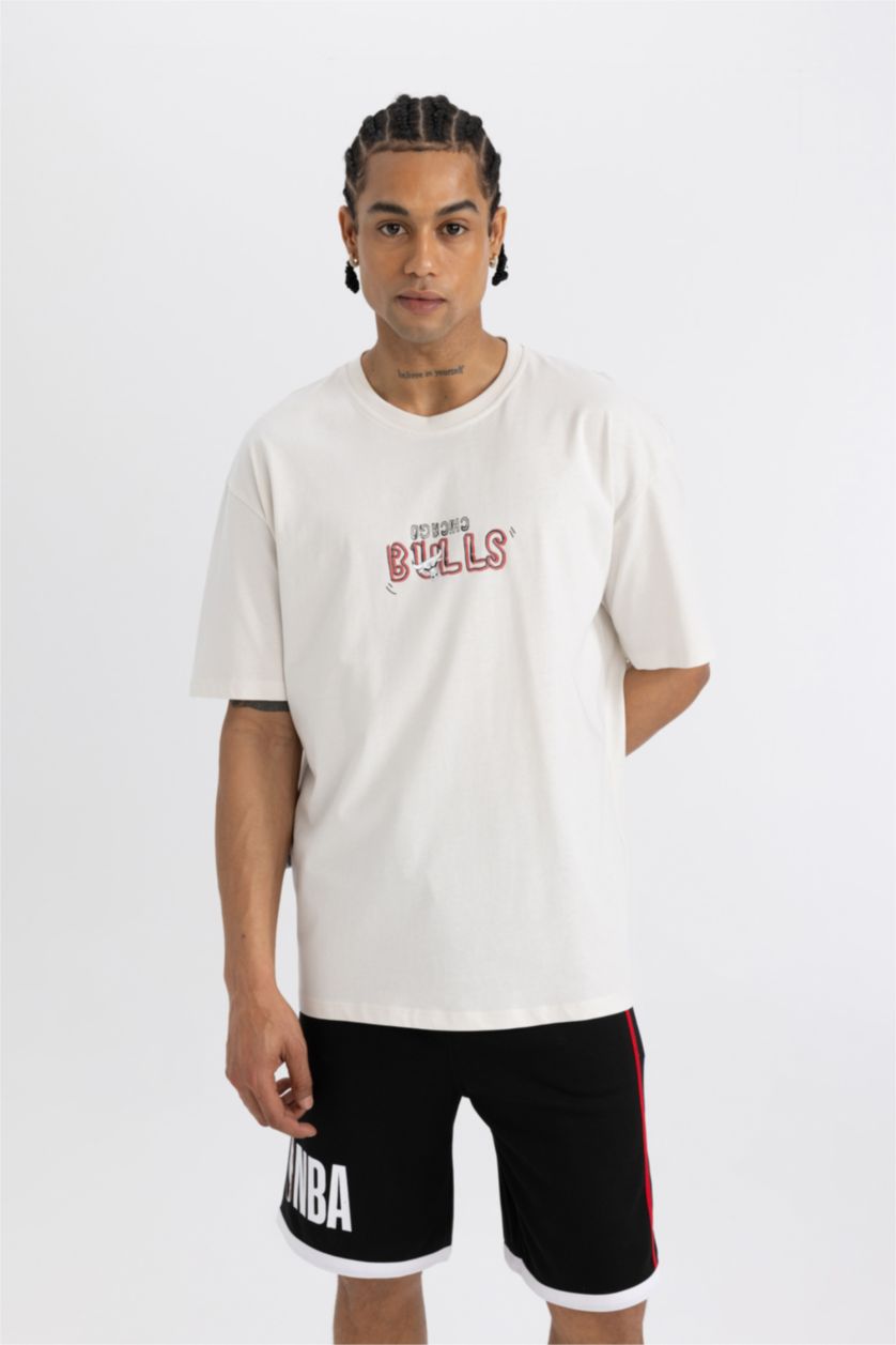 Erkek Taş DeFactoFit NBA Chicago Bulls Oversize Fit Bisiklet Yaka Kısa Kollu %100 Pamuk Tişört