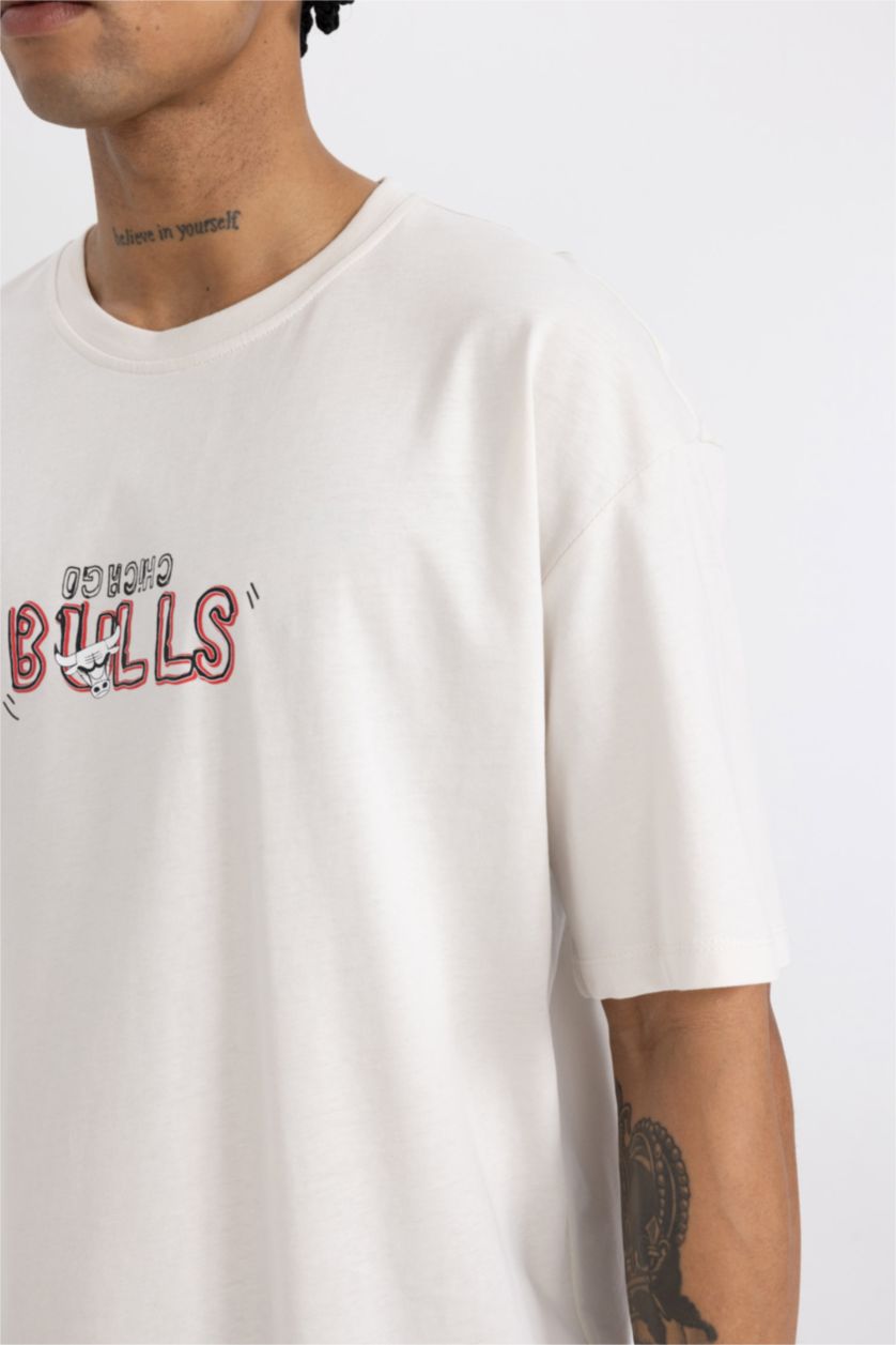 Erkek Taş DeFactoFit NBA Chicago Bulls Oversize Fit Bisiklet Yaka Kısa Kollu %100 Pamuk Tişört