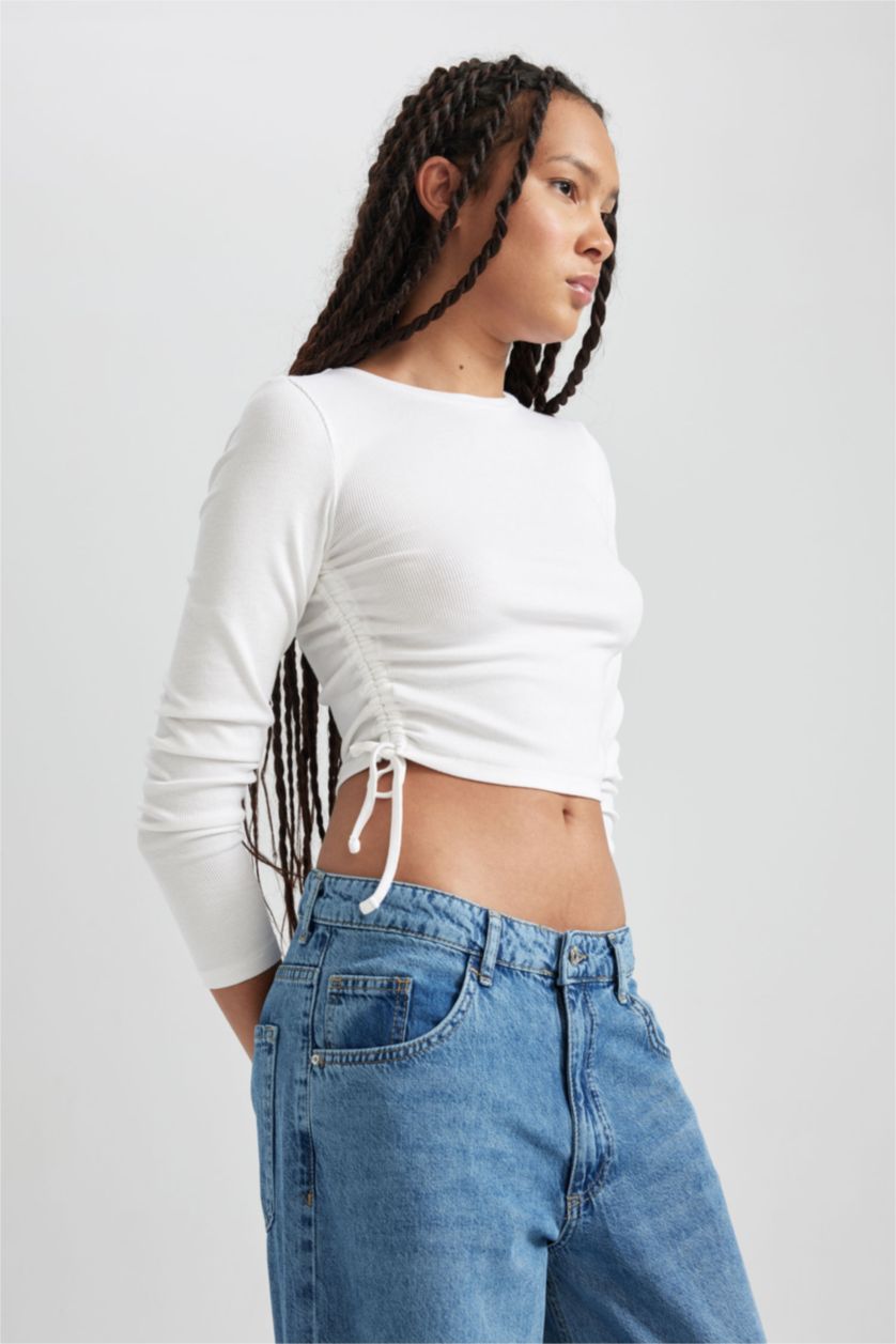 نساء اوف وايت تي شيرت كروب كم طويل برقبة مستديرة