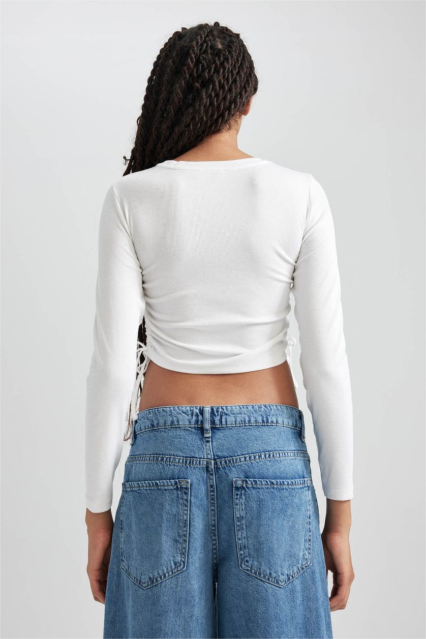 نساء اوف وايت تي شيرت كروب كم طويل برقبة مستديرة