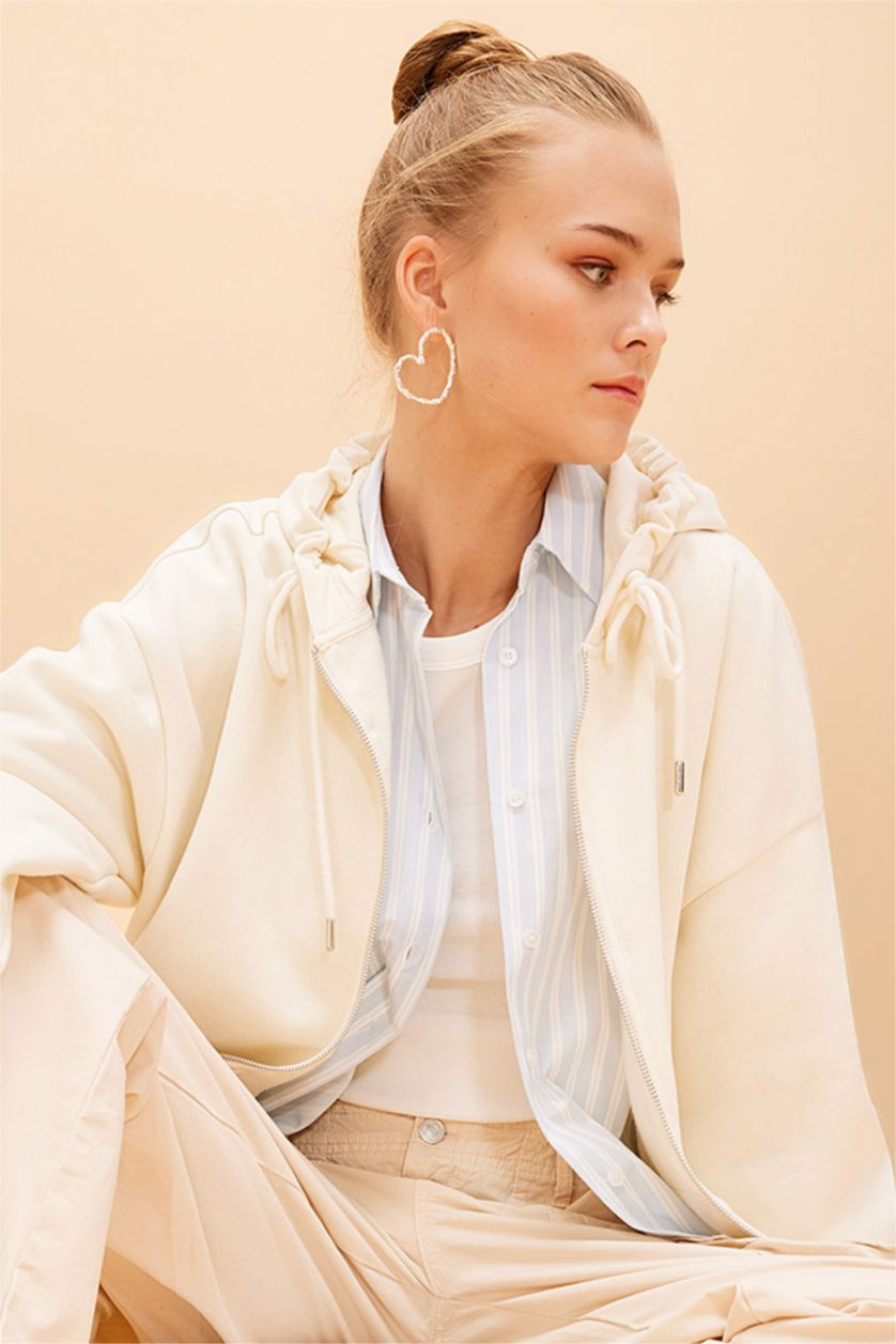 Kadın Ekru Oversıze Kapüşonlu Cepli Basıc Fermuarlı Sweatshirt