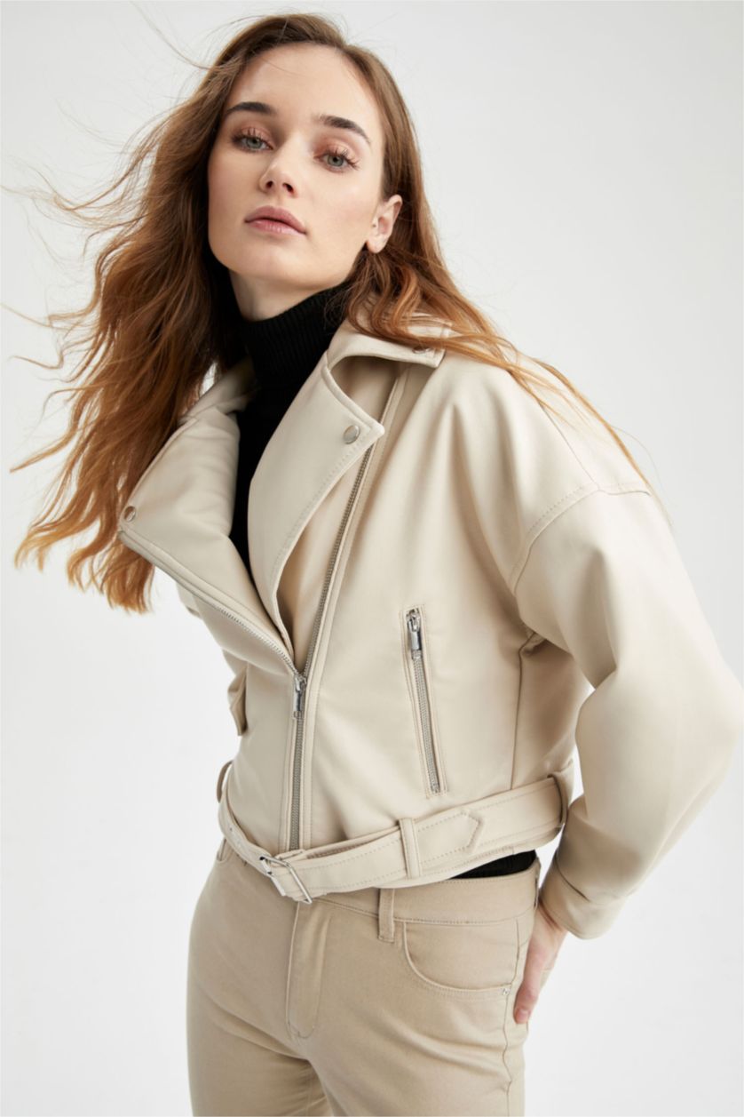 Kadın Kum Relax Fit Kemer Detaylı Su İtici Suni Deri Ceket