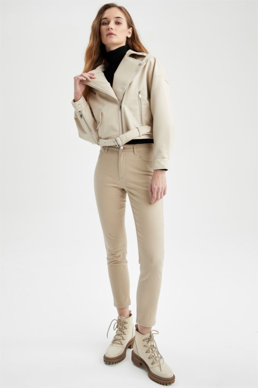 Kadın Kum Relax Fit Kemer Detaylı Su İtici Suni Deri Ceket