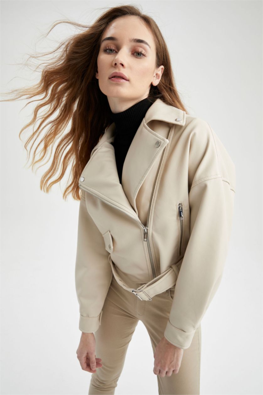 Kadın Kum Relax Fit Kemer Detaylı Su İtici Suni Deri Ceket