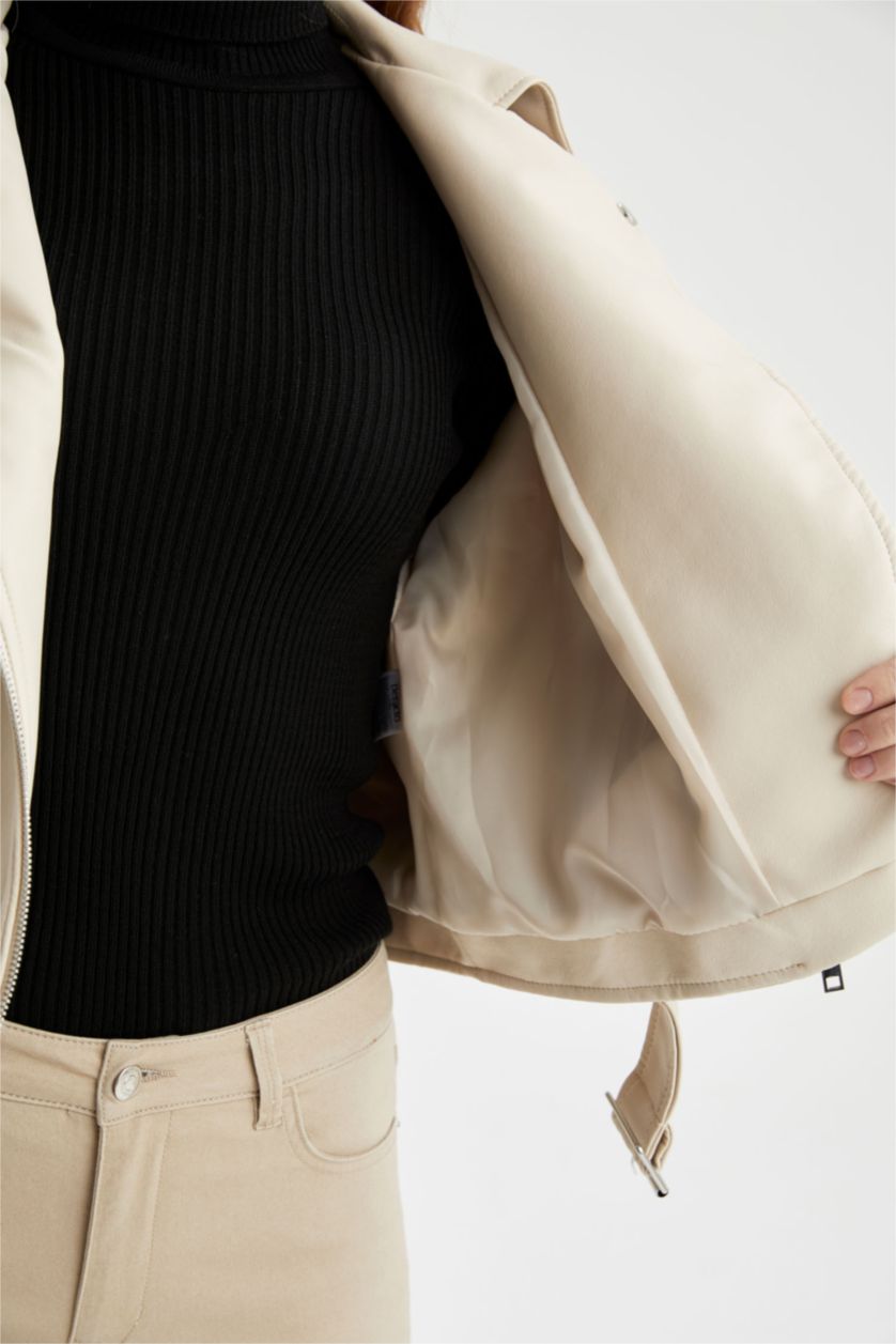 Kadın Kum Relax Fit Kemer Detaylı Su İtici Suni Deri Ceket