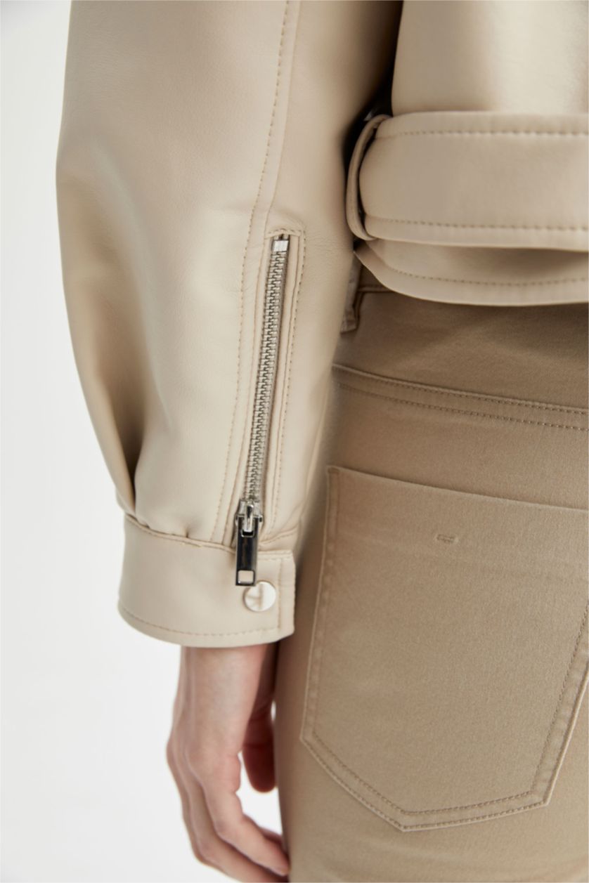 Kadın Kum Relax Fit Kemer Detaylı Su İtici Suni Deri Ceket