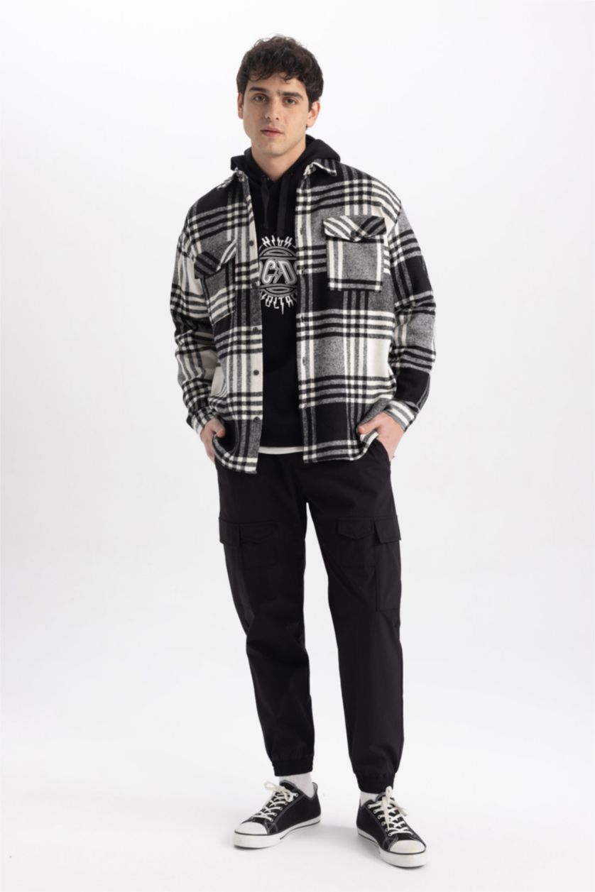 رجال أسود قميص كاروهات كم طويل قصة مريحة