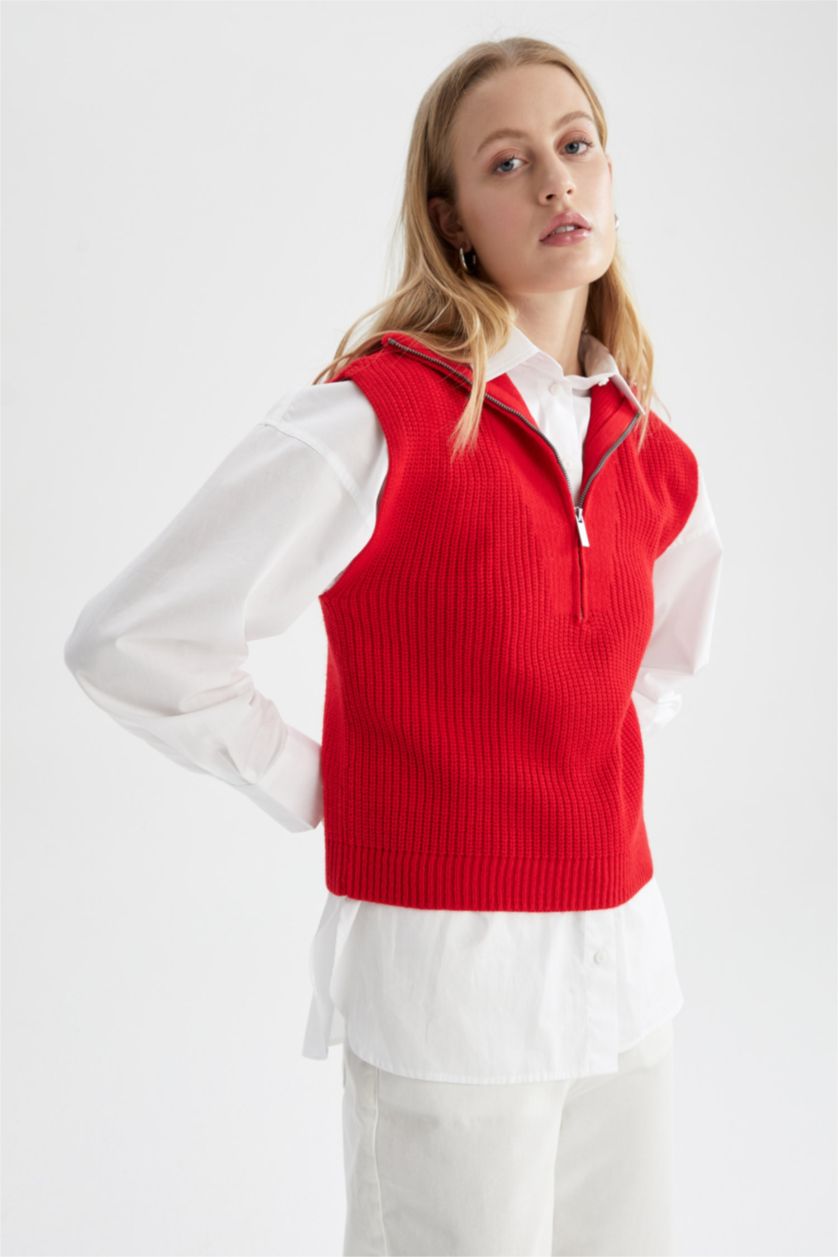 Woman Red Regular Fit Zip-Up Turtle Neck Thessaloniki Fabric Vest