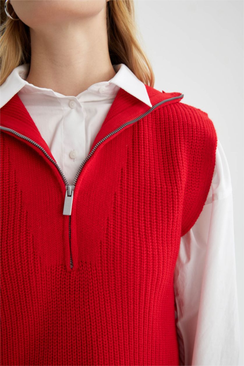Woman Red Regular Fit Zip-Up Turtle Neck Thessaloniki Fabric Vest