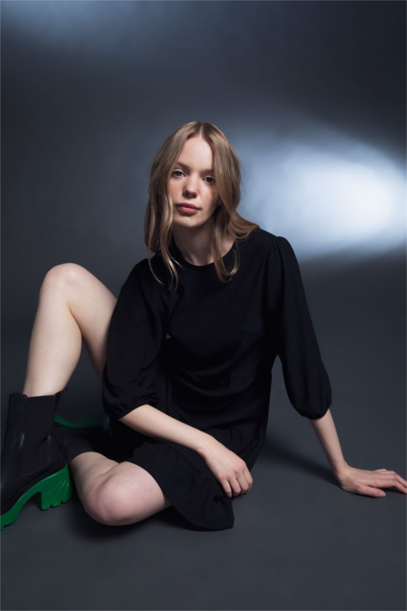 نساء أسود فستان صيفي قصير بأكمام نصف بالون مكشكش