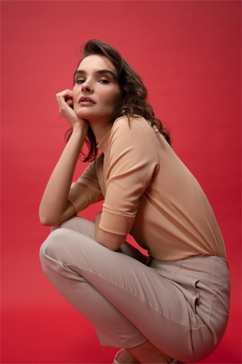 Kadın Bej Slım Fıt Yarım Balıkçı Yaka Fitilli Kaşkorse Kısa Kollu Tişört