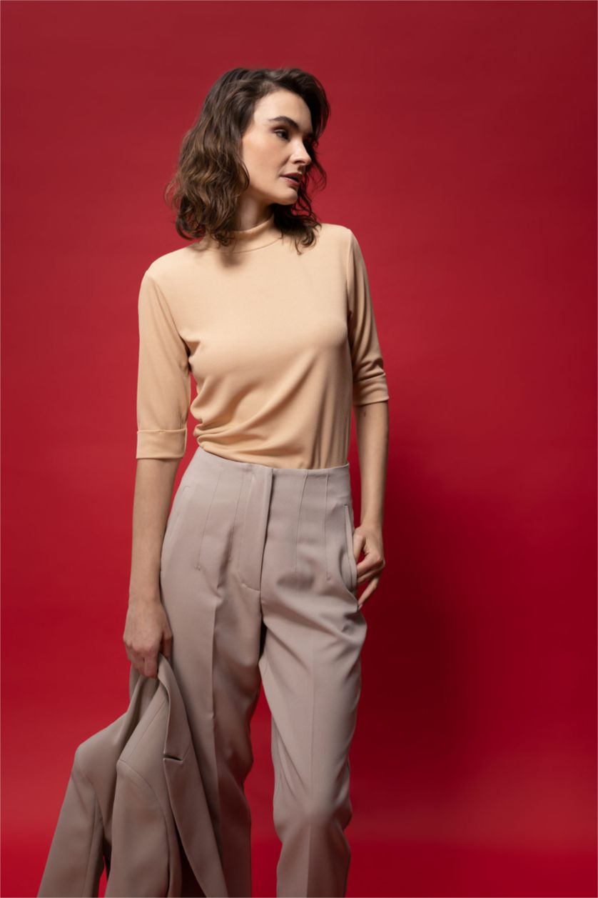 Kadın Bej Slım Fıt Yarım Balıkçı Yaka Fitilli Kaşkorse Kısa Kollu Tişört