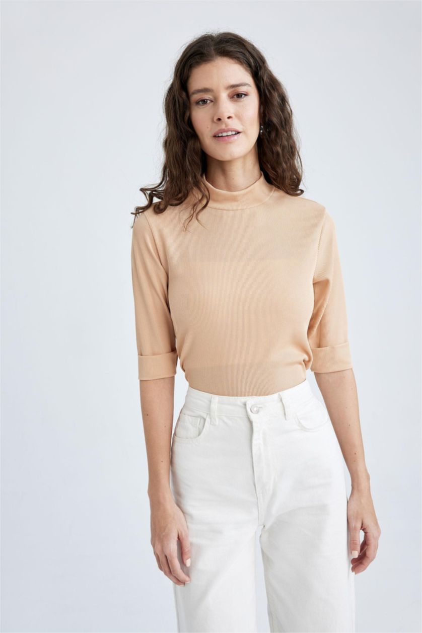 Kadın Bej Slım Fıt Yarım Balıkçı Yaka Fitilli Kaşkorse Kısa Kollu Tişört