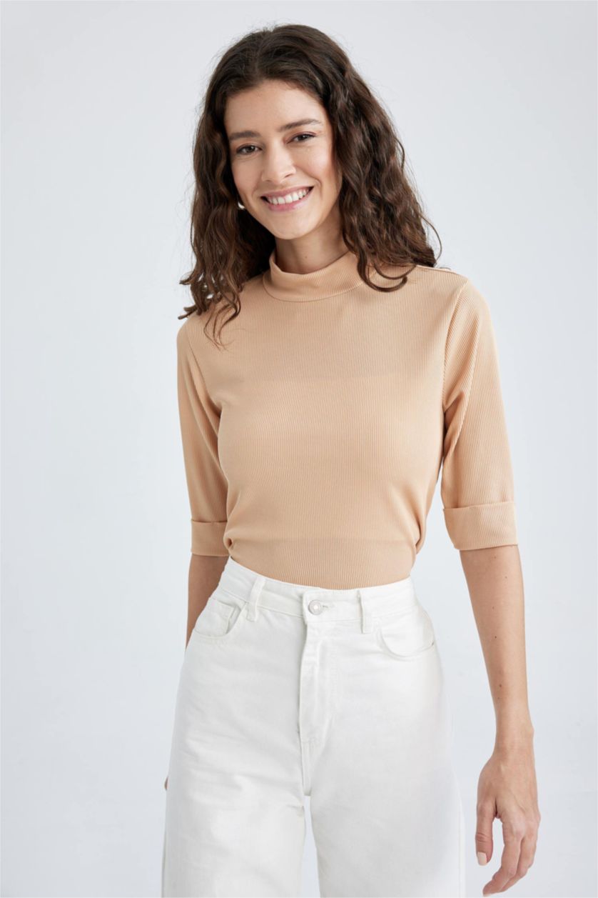 Kadın Bej Slım Fıt Yarım Balıkçı Yaka Fitilli Kaşkorse Kısa Kollu Tişört