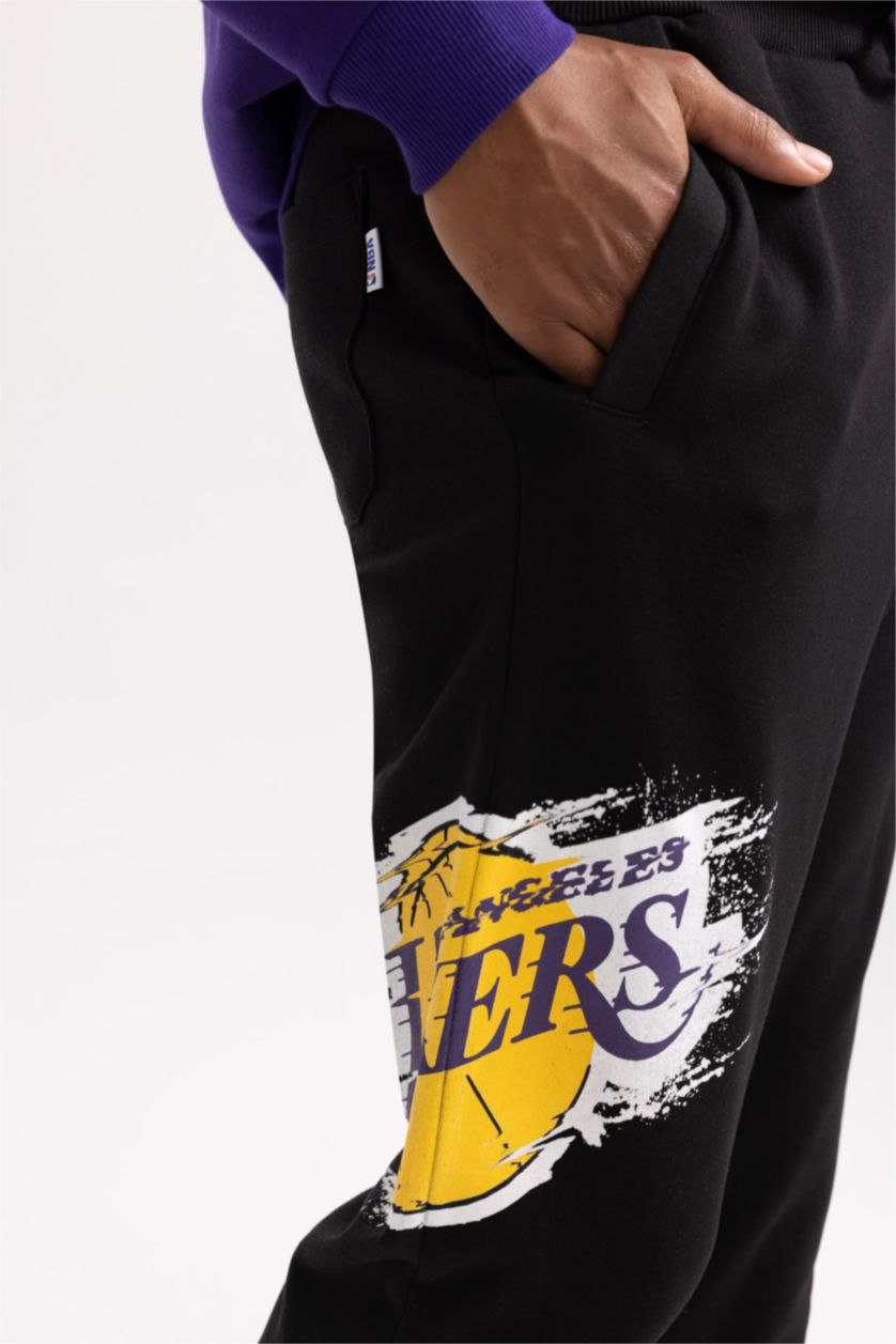 Erkek Siyah DeFactoFit NBA Los Angeles Lakers Jogger Eşofman Altı Regular Fit Cepli Beli Bağcıklı Lastikli Paça