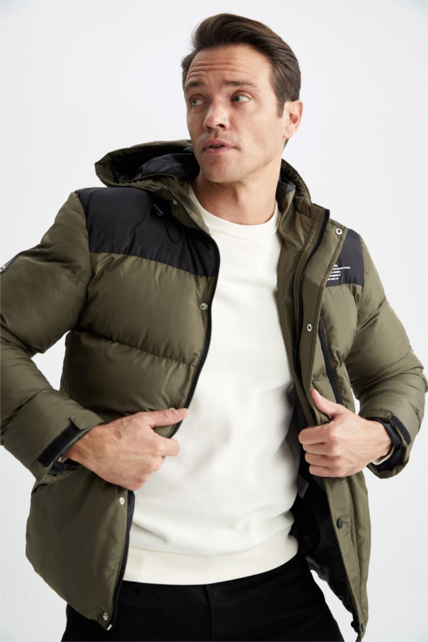 Erkek Haki Regular Fit Kapüşonlu Polar Astarlı Su İtici Şişme Mont