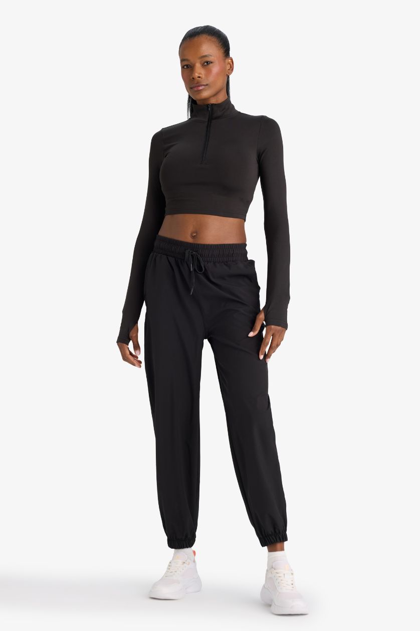 FEMME Noir T-shirt de sport slim à manches longues et col montant zippé de DeFactoFit