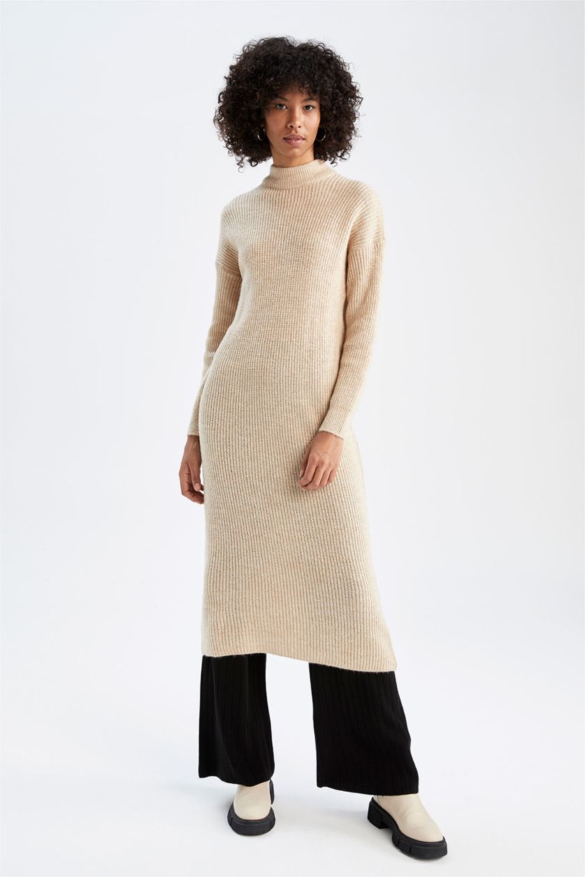 FEMME Marron Robe longue en maille Thessalonique à col roulé coupe classique