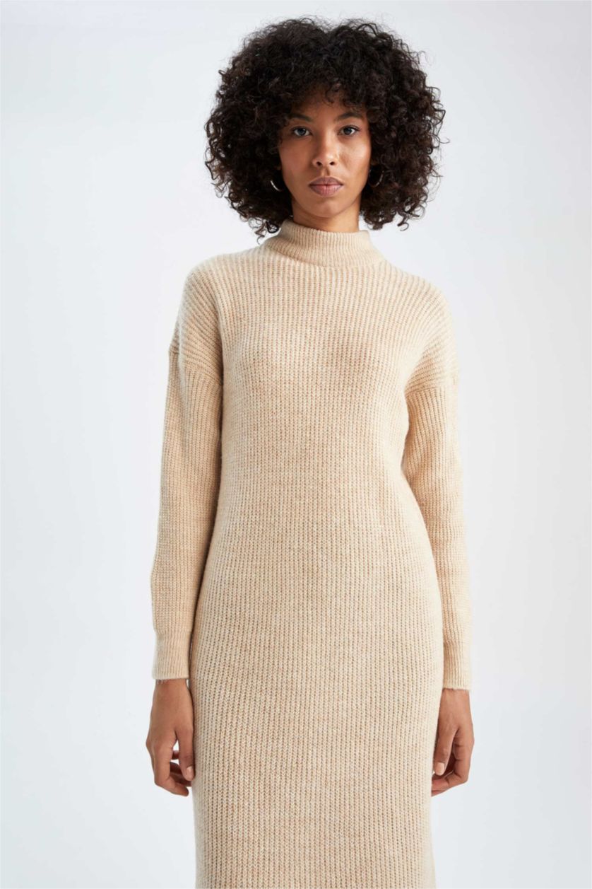 FEMME Marron Robe longue en maille Thessalonique à col roulé coupe classique