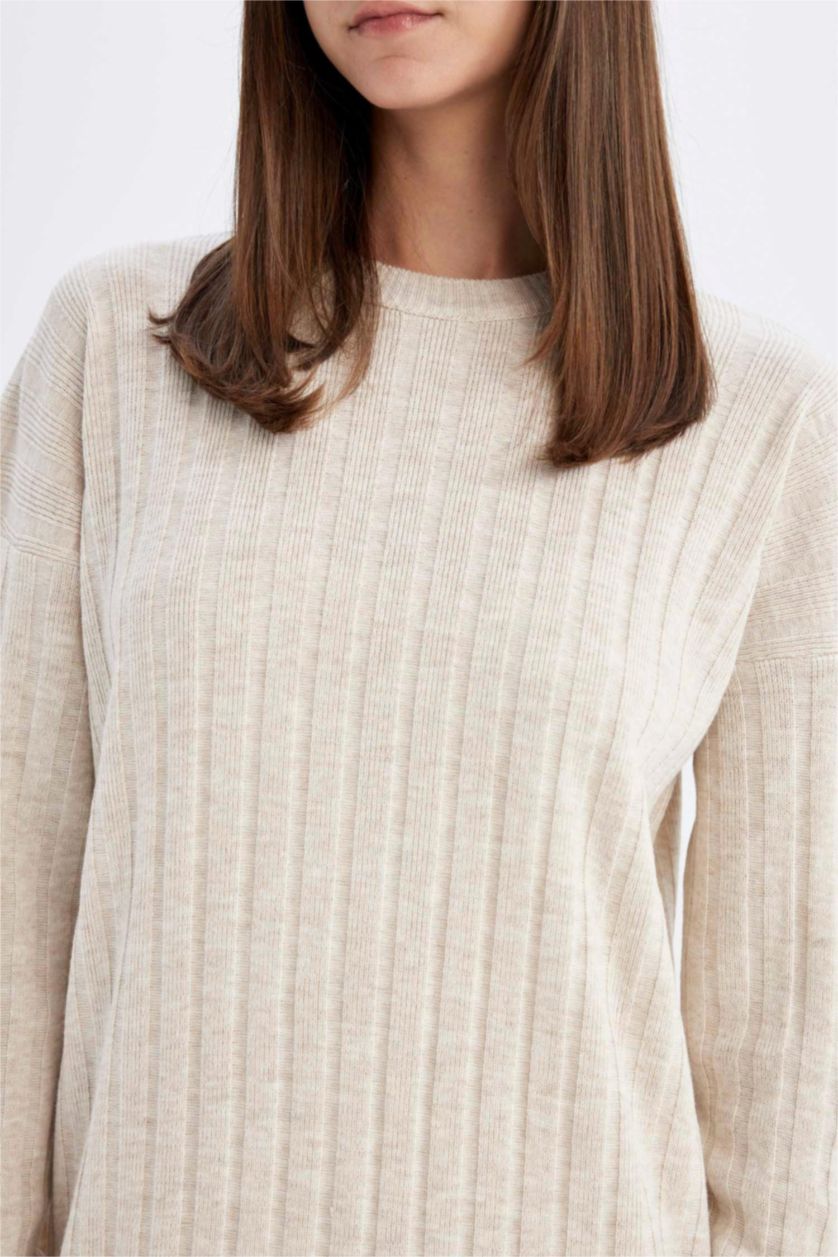 حريمي بيج فاتح فستان ميدي بيزك كم طويل قصة عادية وياقة عالية