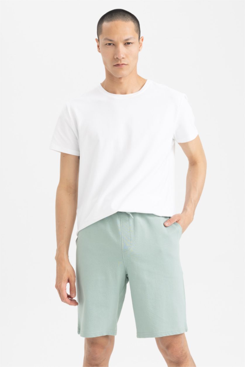 رجال أخضر فاتح شورت قصة عادية برباط