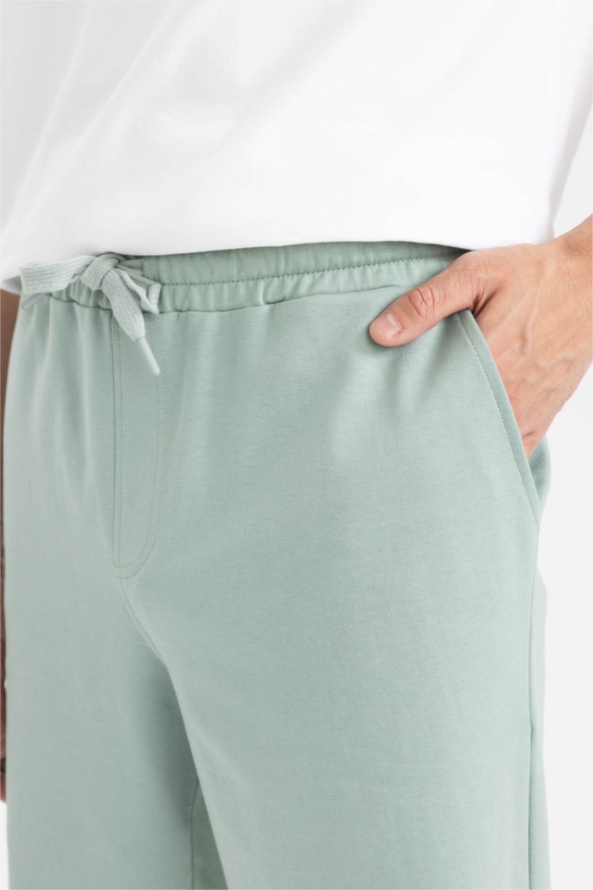 رجال أخضر فاتح شورت قصة عادية برباط