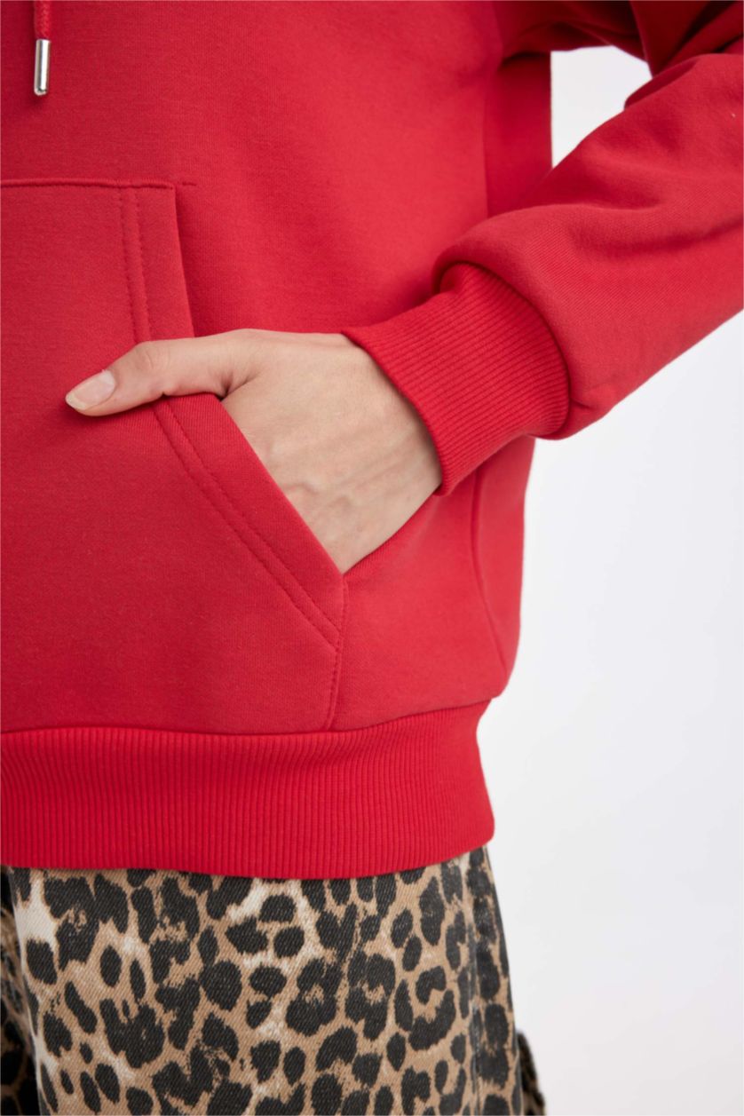 Kadın Kırmızı Relax Fit Kapüşonlu Kanguru Cepli Kalın Basic Düz Sweatshirt