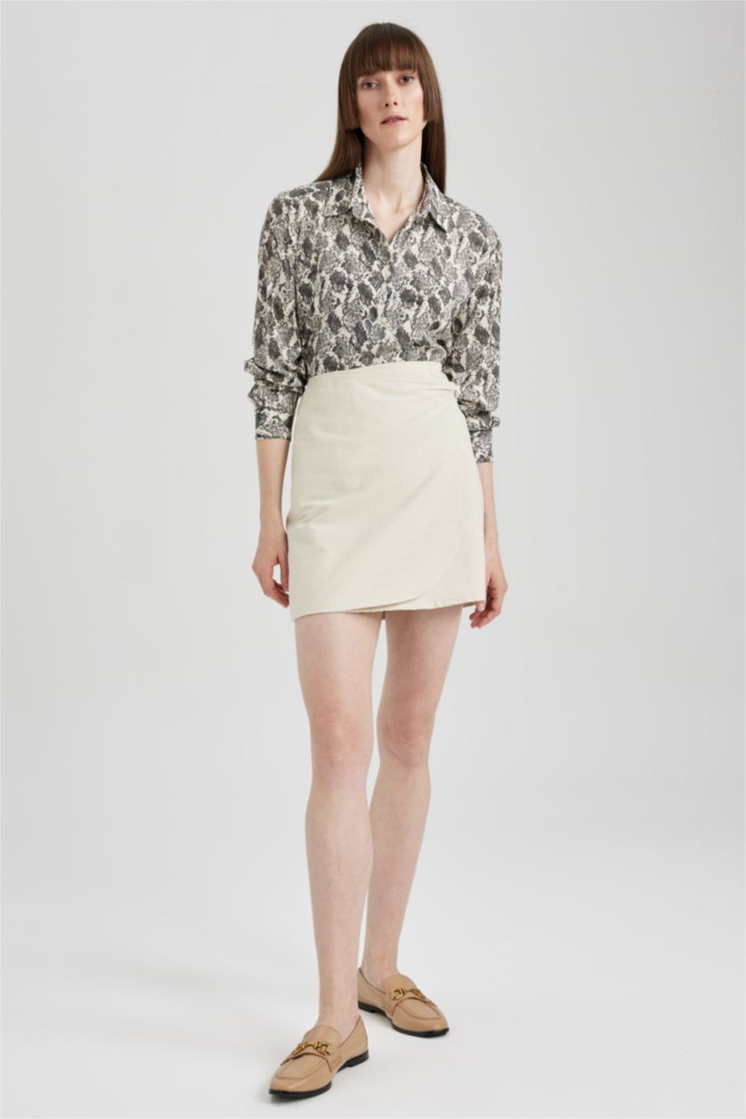 نساء بيج فاتح تونيك قصة عادية كم طويل وياقة قميص