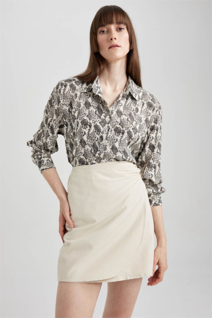 نساء بيج فاتح تونيك قصة عادية كم طويل وياقة قميص