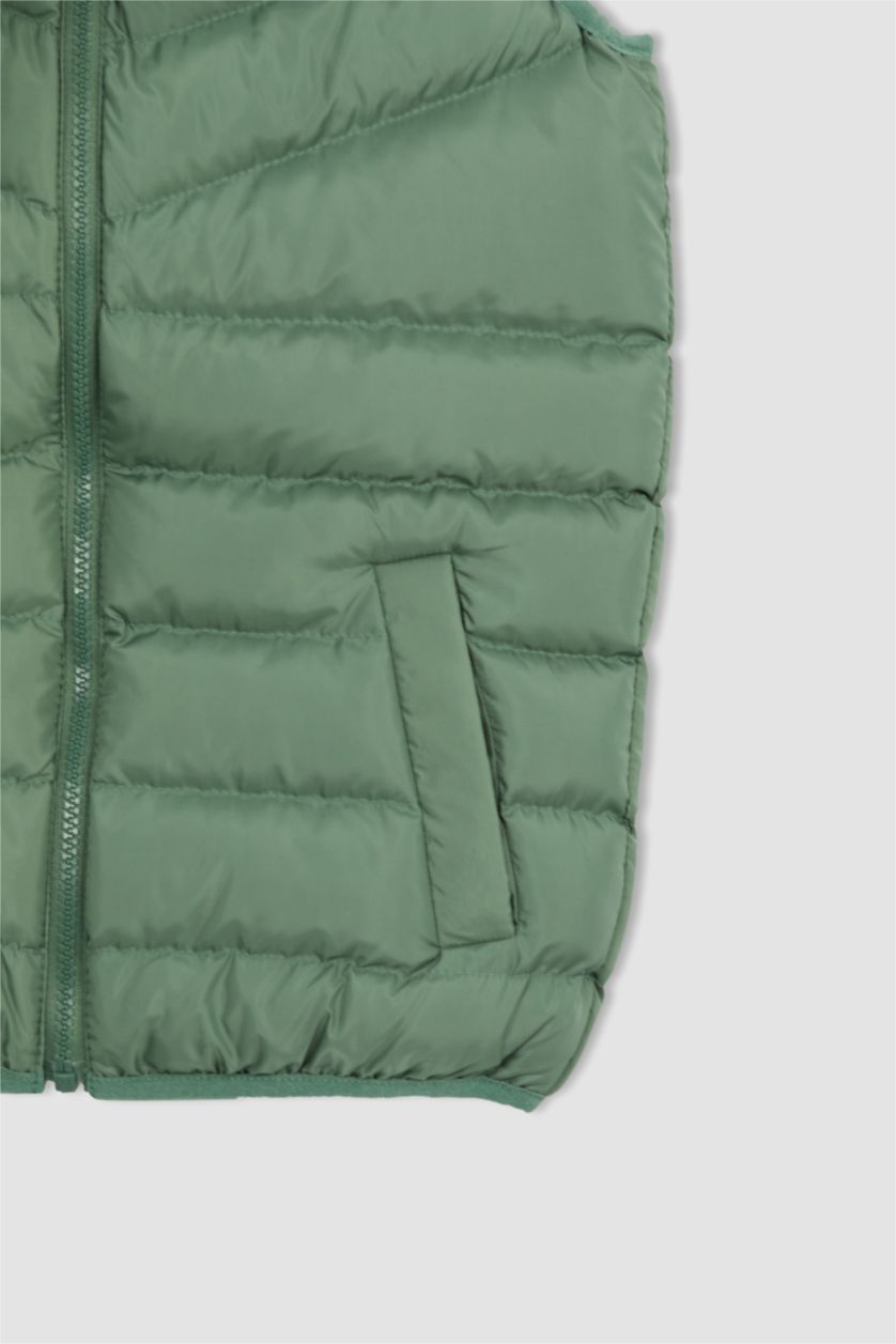 Erkek Çocuk - Genç Erkek Yeşil Erkek Çocuk Kapüşonlu Mevsimlik Şişme Yelek