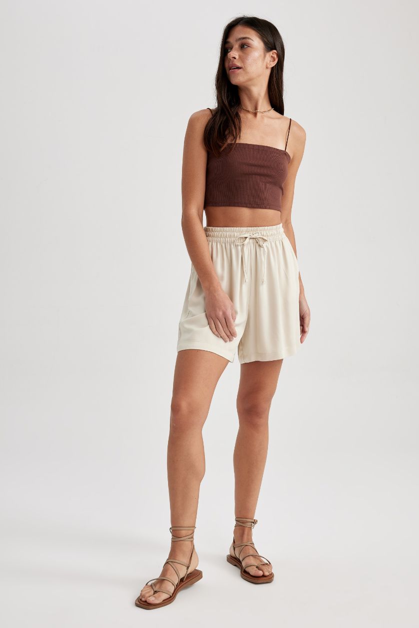 FEMME Beige Short en Viscose Taille normale à Coupe décontractée