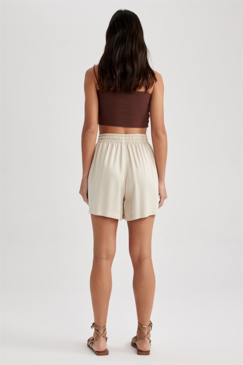 FEMME Beige Short en Viscose Taille normale à Coupe décontractée