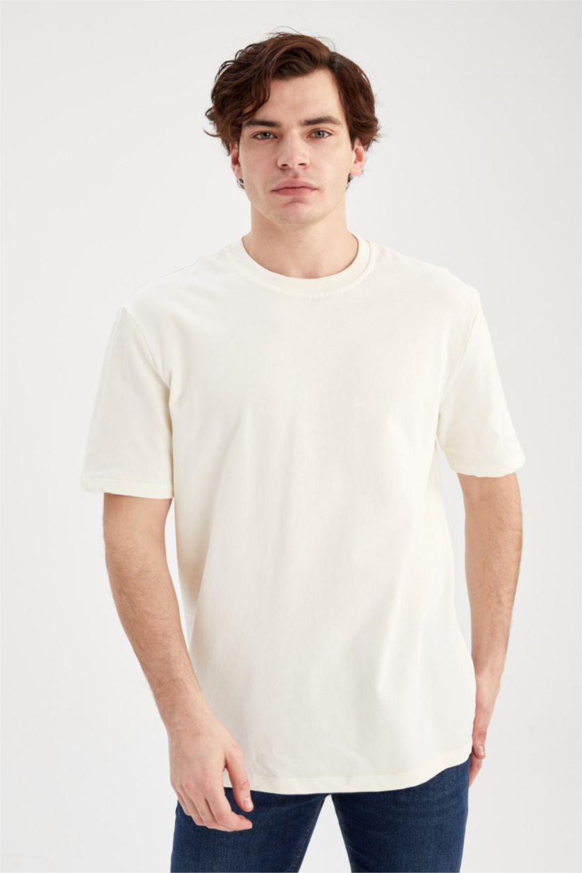 رجال بيج فاتح Comfort Fit Short Sleeve T-Shirt