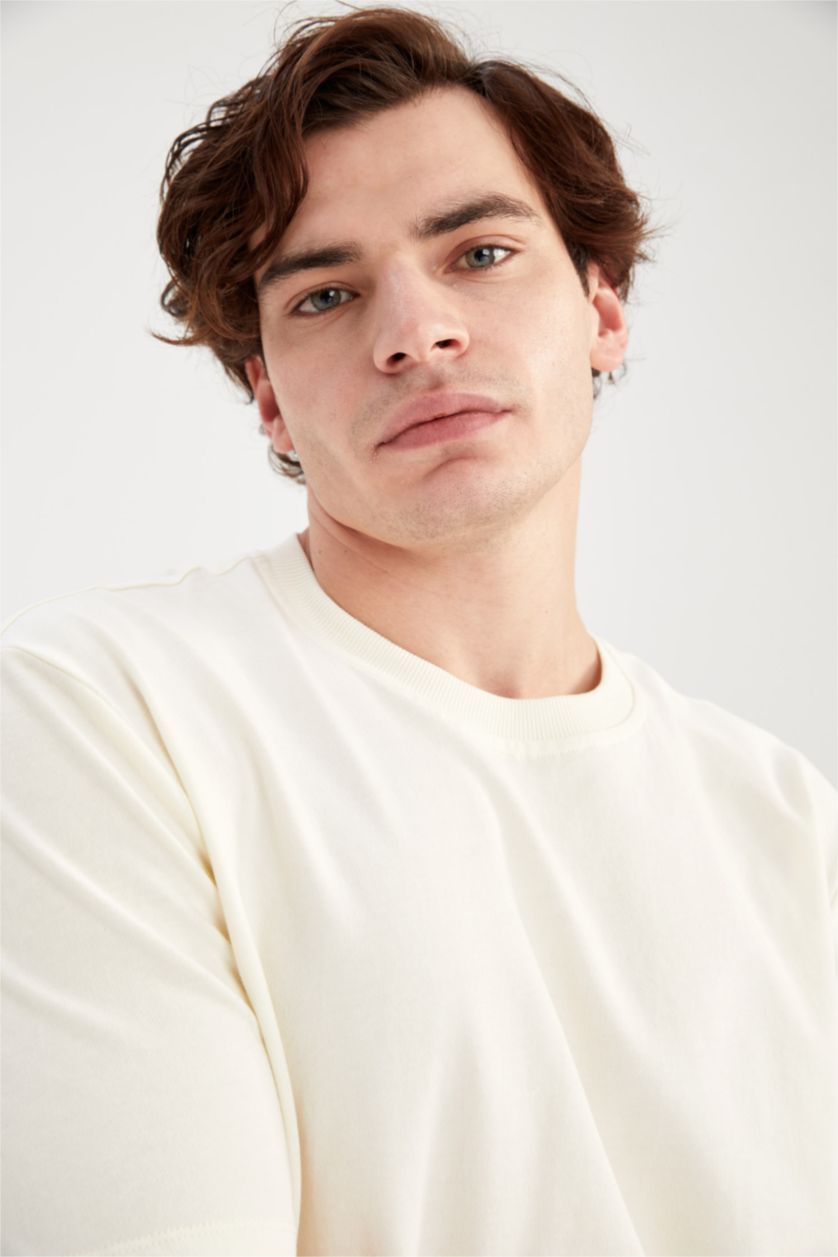 رجال بيج فاتح Comfort Fit Short Sleeve T-Shirt