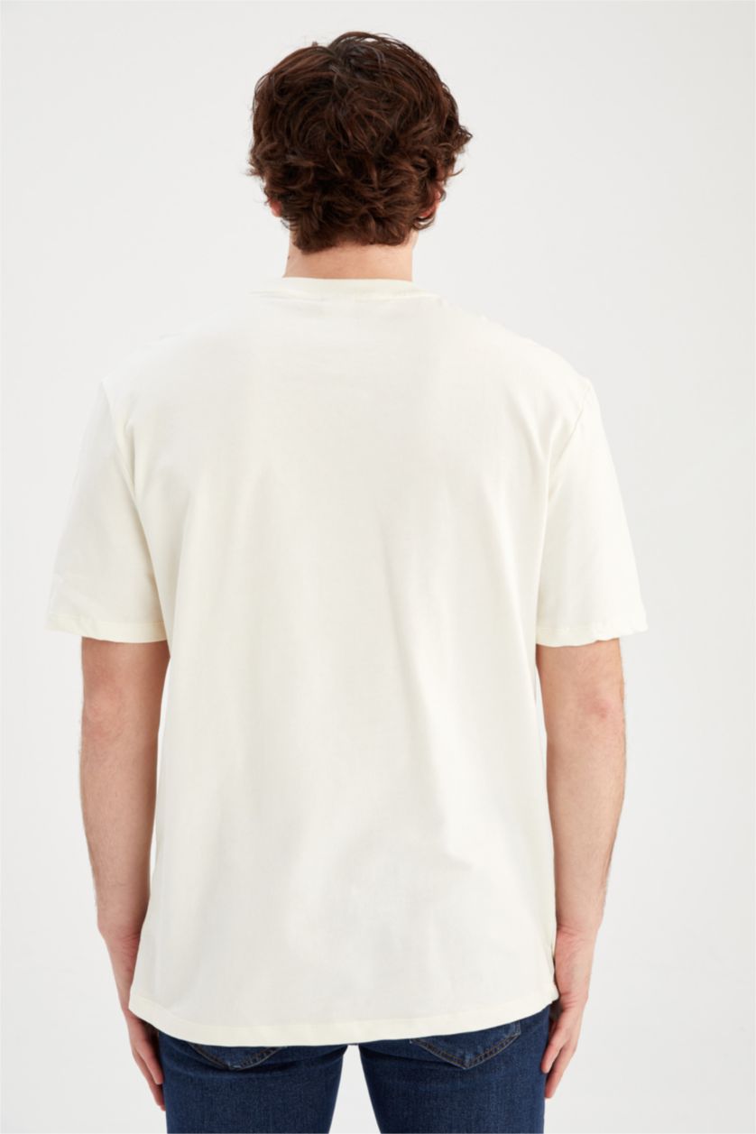 رجال بيج فاتح Comfort Fit Short Sleeve T-Shirt