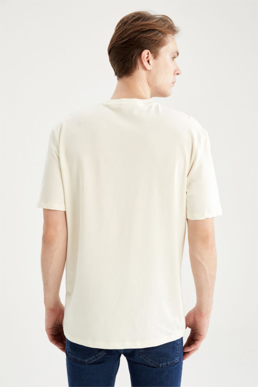 رجال بيج فاتح Comfort Fit Short Sleeve T-Shirt