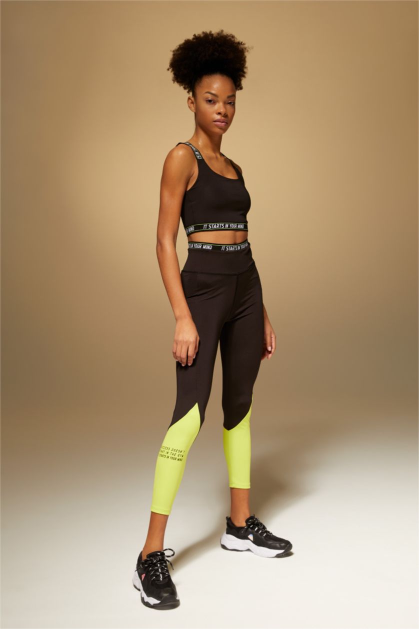 Woman Black Strappy Slogan Print Sports Bra