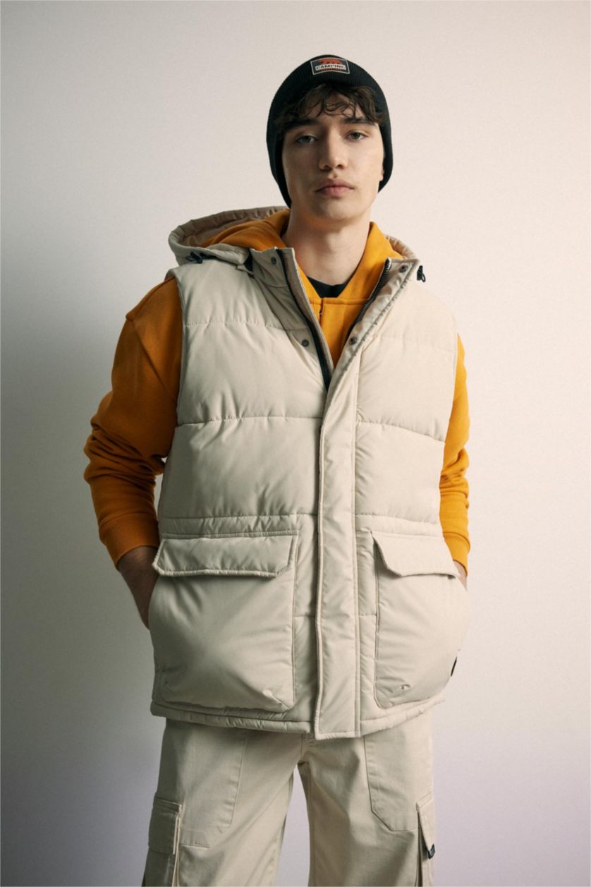 Erkek Kum Su İtici Regular Fit Kapüşonlu Fermuarlı İç Cepli Şişme Yelek