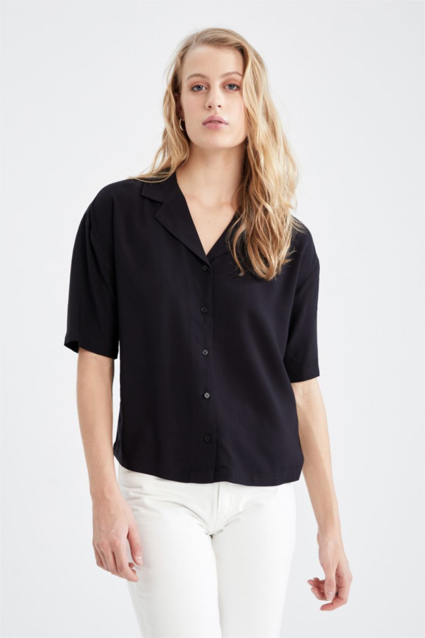 FEMME Noir Chemise à manches courtes et col rond coupe classique