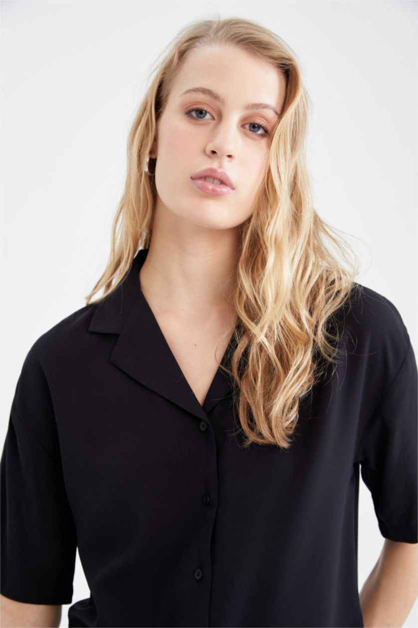 FEMME Noir Chemise à manches courtes et col rond coupe classique