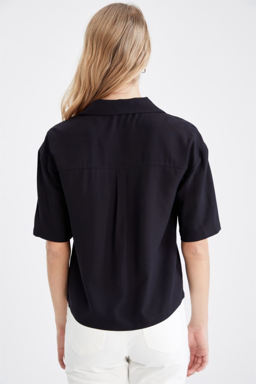 FEMME Noir Chemise à manches courtes et col rond coupe classique