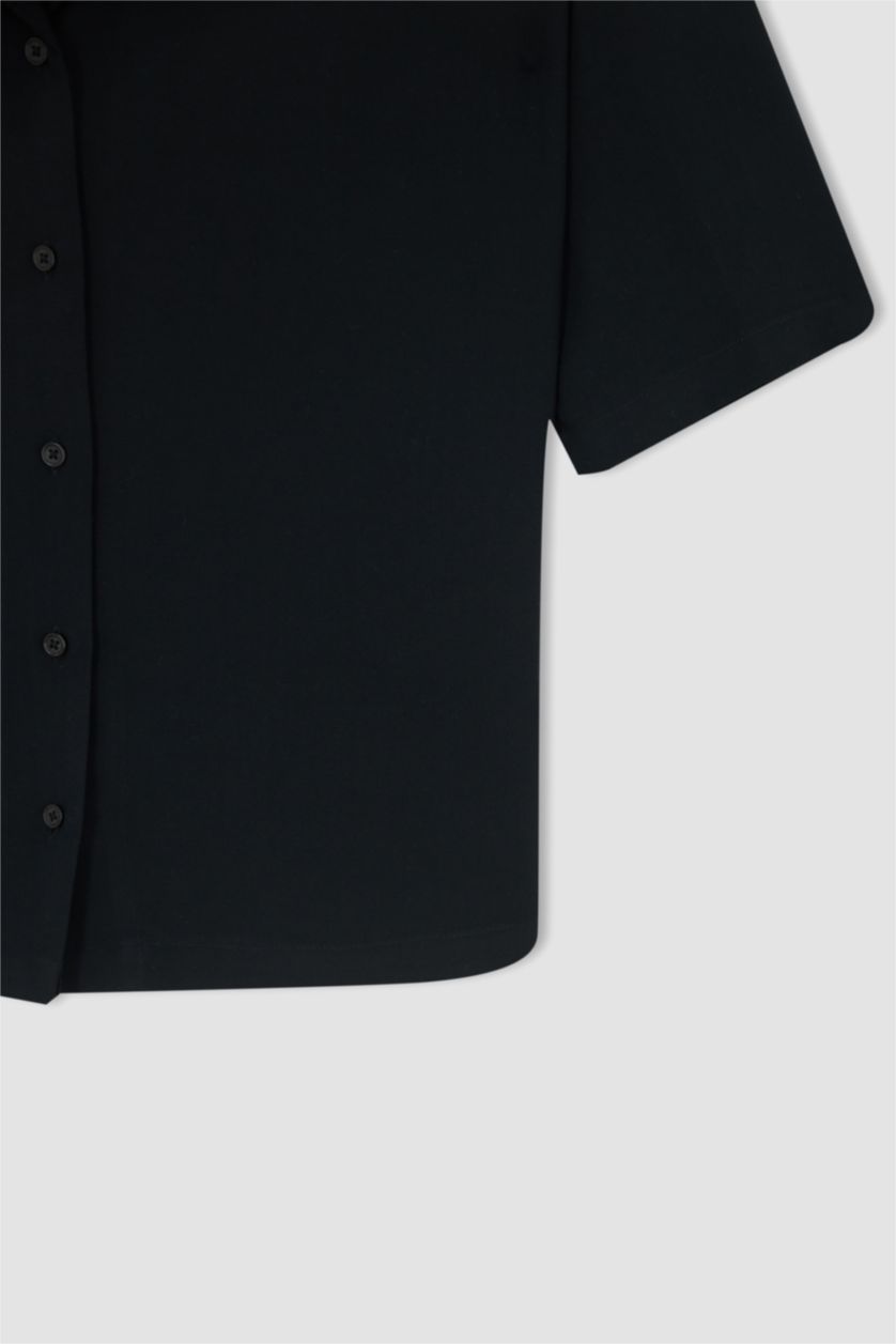 FEMME Noir Chemise à manches courtes et col rond coupe classique