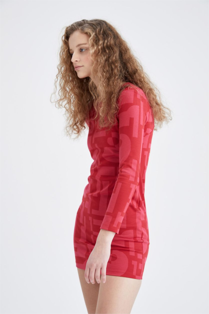 FEMME Rouge Mini-robe moulante à manches longues et dos nu à motif Saint-Valentin